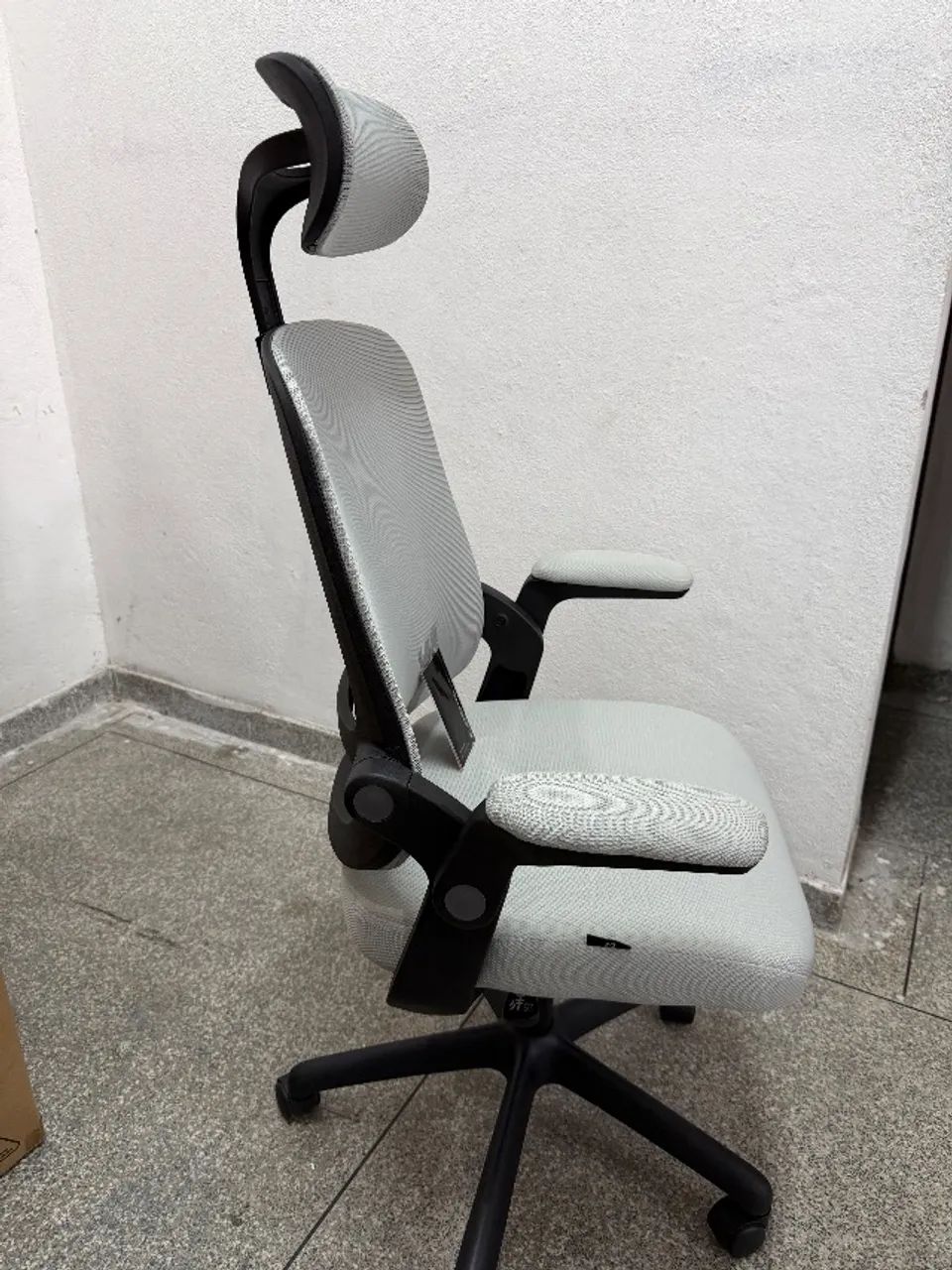 Cadeira Astra Cinza e Preta Elements - Foto 2