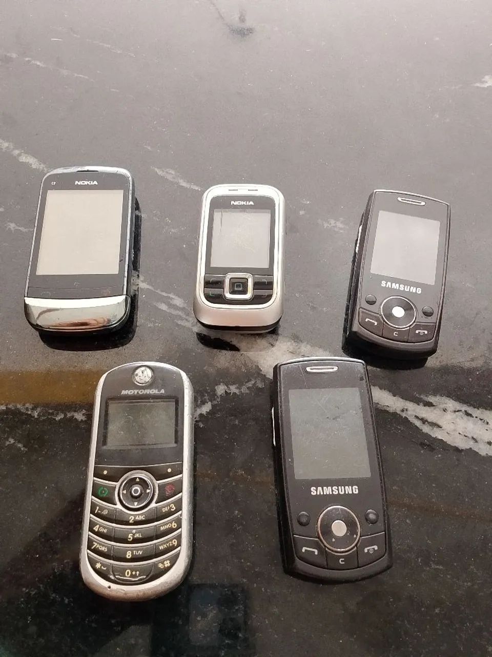 Celular antigo c. Defeito 