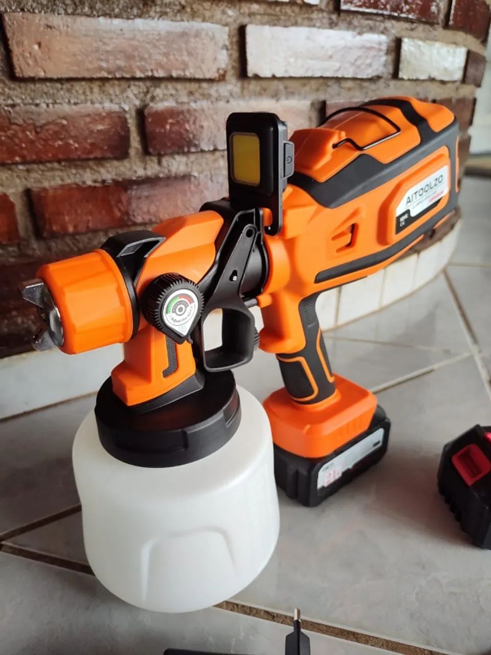 Pistola De Pintura Pulverizadora 1400ml Aitoolzo com 2 baterias - Foto 2