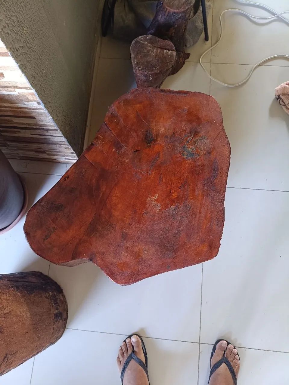 Mesa de madeira maciça rústica tratada e envernizada  - Foto 3