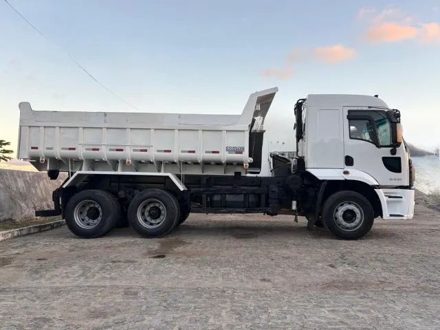 Vendo Caçamba Ford 2431 6x2, Cabinada Leito, modelo 2019 - Foto 3