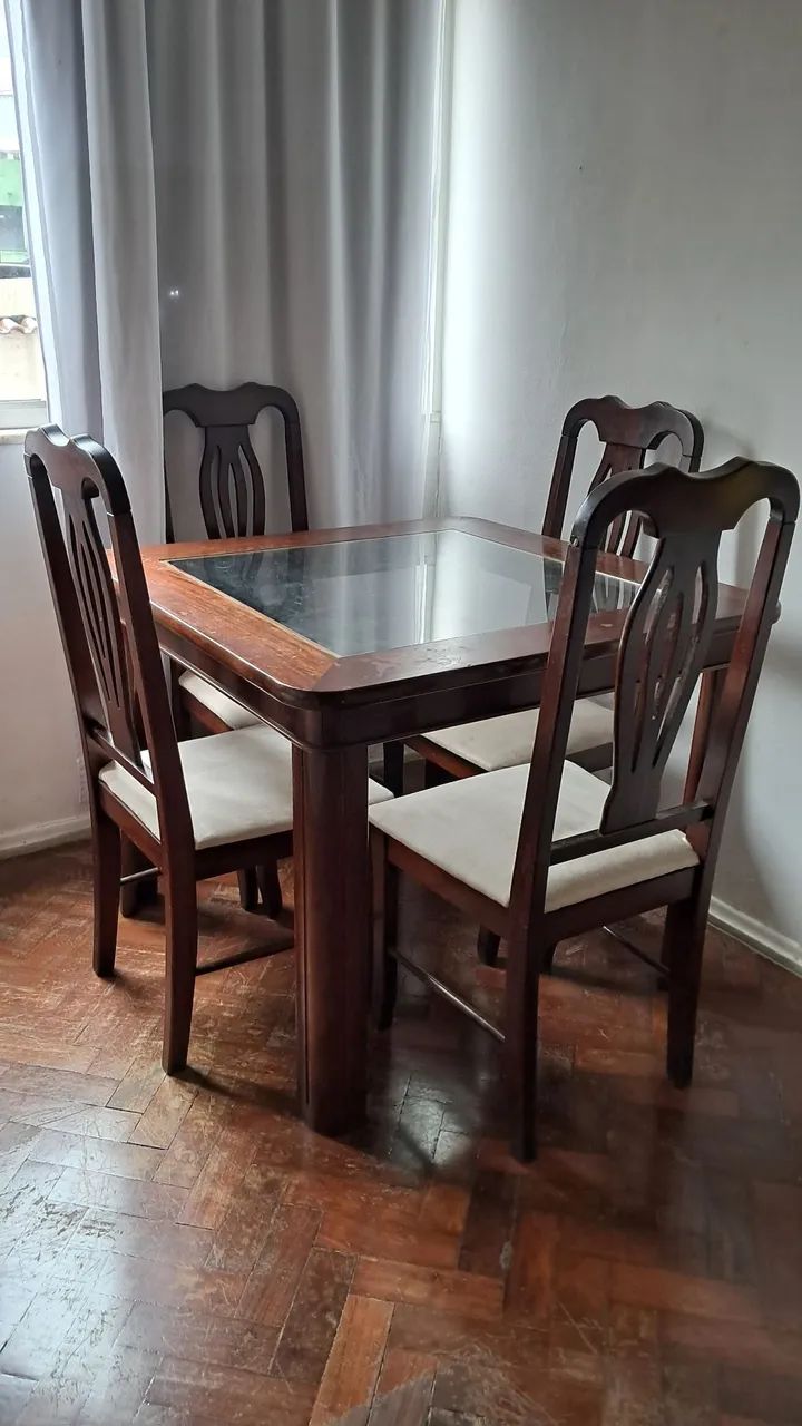 Mesa quadrada com 4 cadeiras  - Foto 2