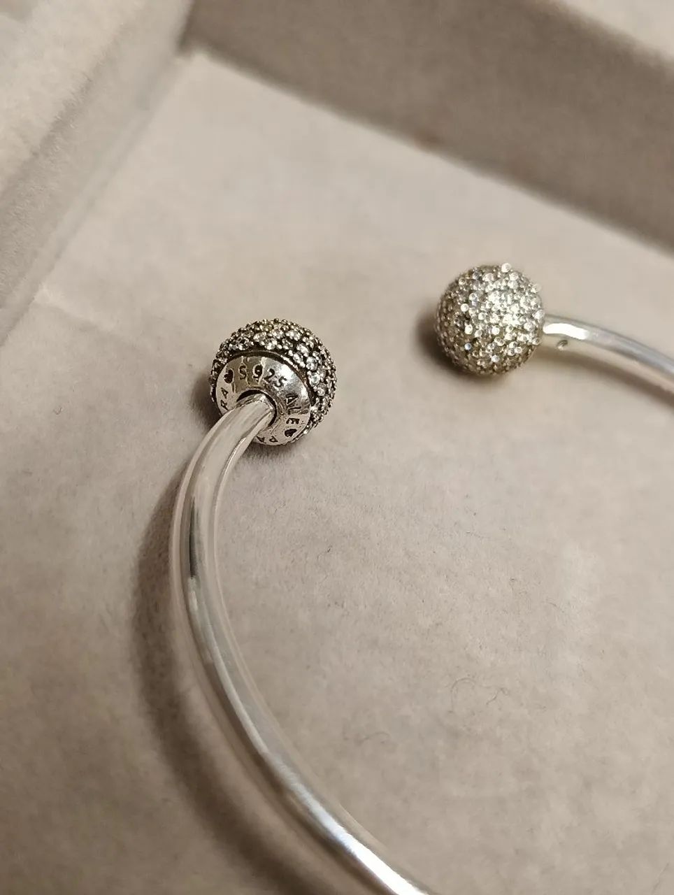 Bracelete com charm laço brilhante  - Foto 3