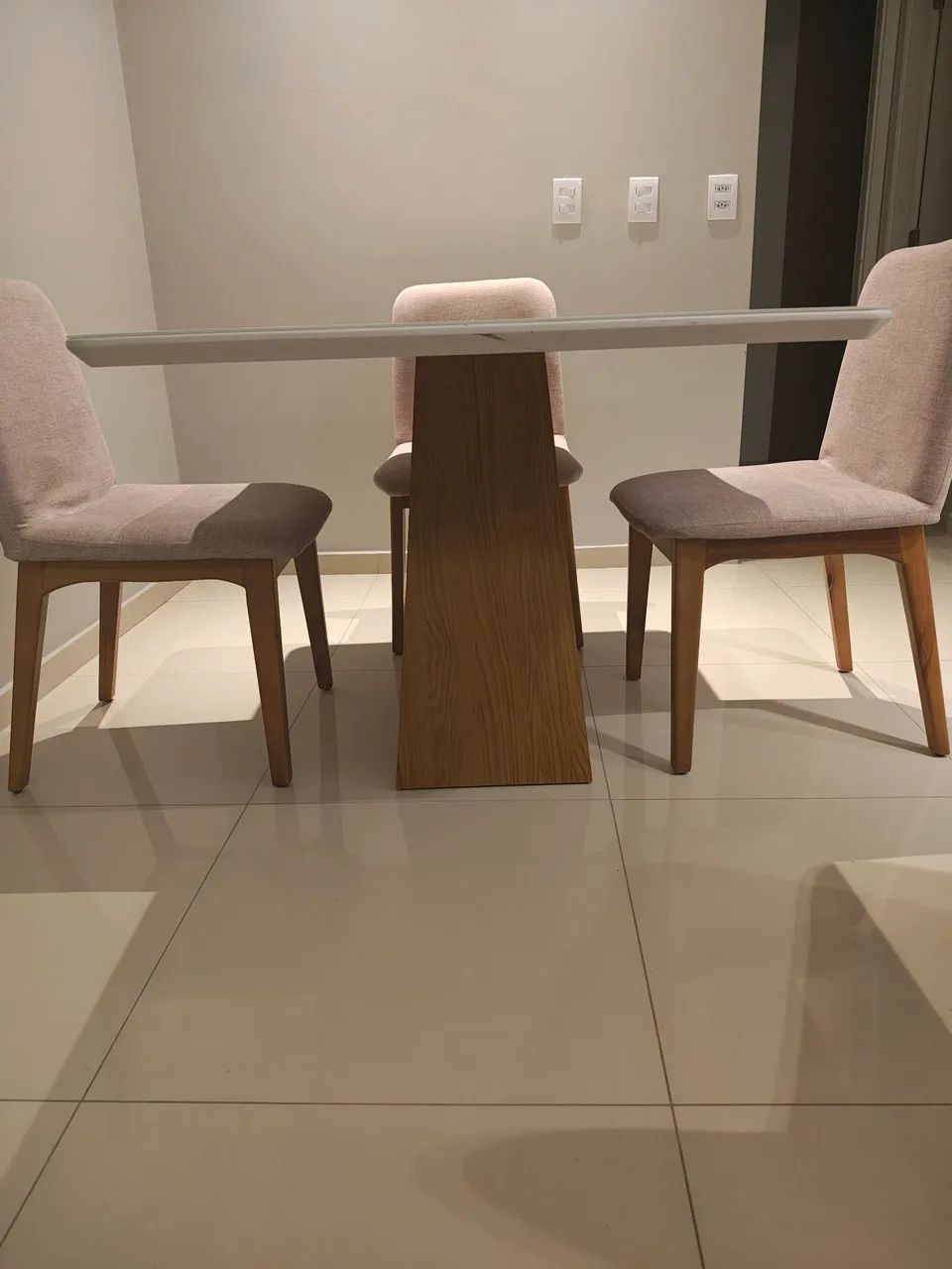 Mesa de Jantar com 4 Cadeiras - Foto 2
