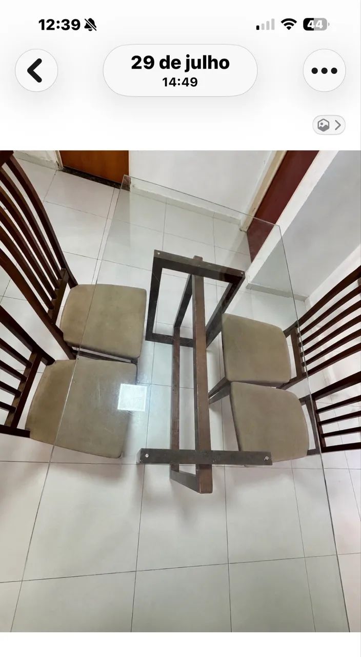 Mesa de jantar com conjunto de 4 cadeiras 