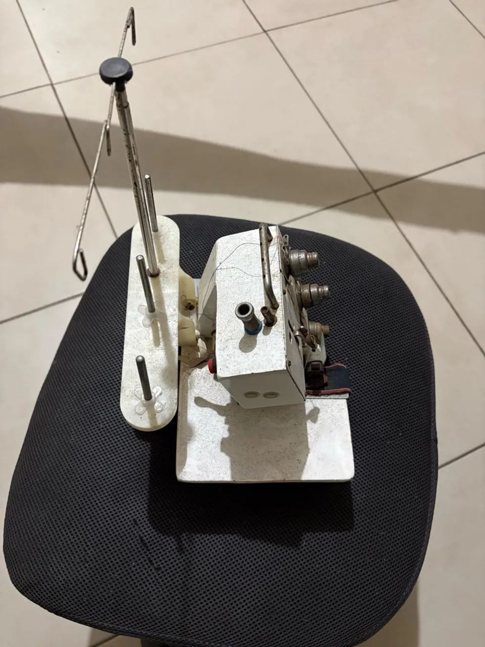 2 Máquinas de Costura Overlock Portáteis - Foto 2
