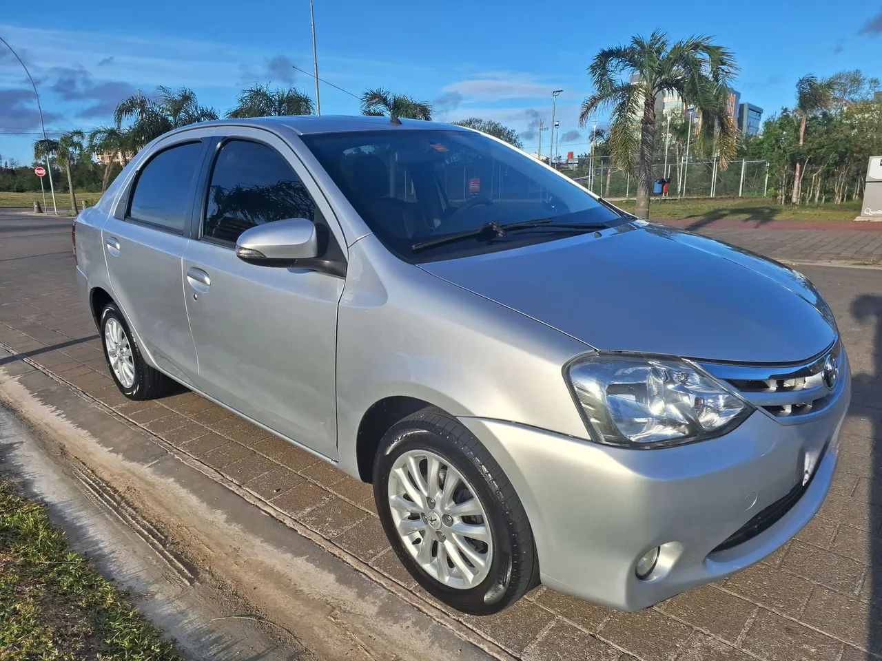 Toyota Etios ETIOS XLS Sedan 1.5 Flex 16V 4p Mec. 2016