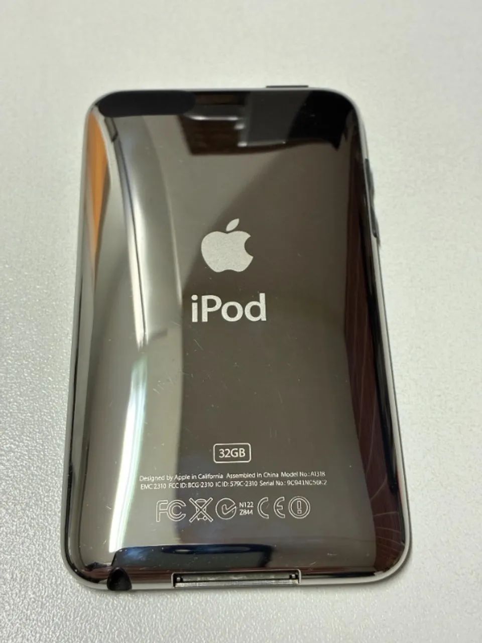 iPod Touch 3ª Geração 32GB (A1318) ? Funcionando, com capa original Agent 18 - Foto 2