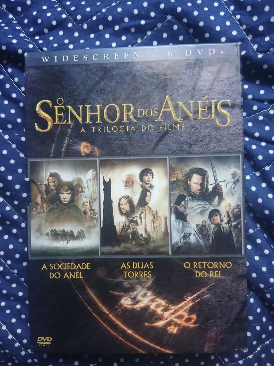 Box com os filmes dos senhor dos anéis 