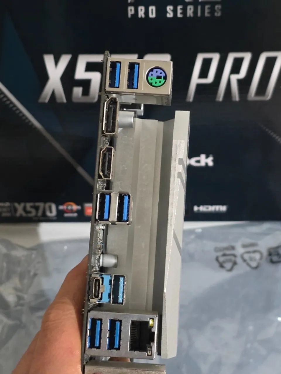 Placa Mãe Asrock X570 Pro4 - 100% Funcionando, testada e em perfeito Estado. Com Caixa! - Foto 5