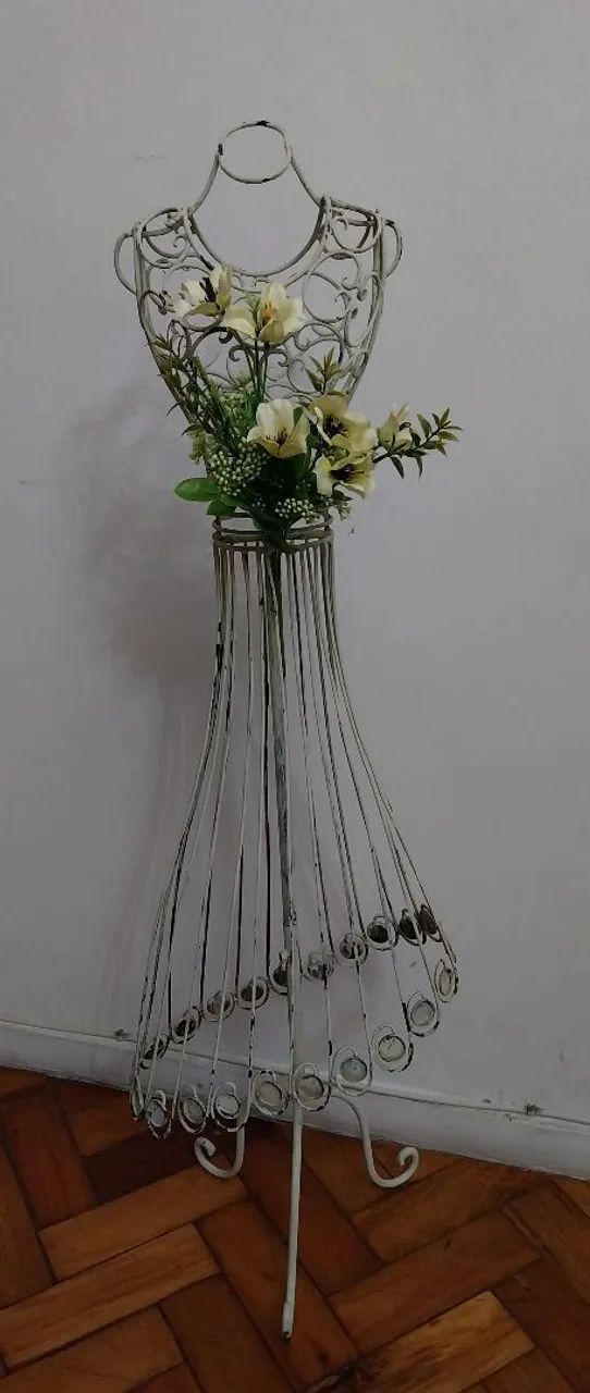 MANEQUIM DELICADO PARA DECORAÇÃO