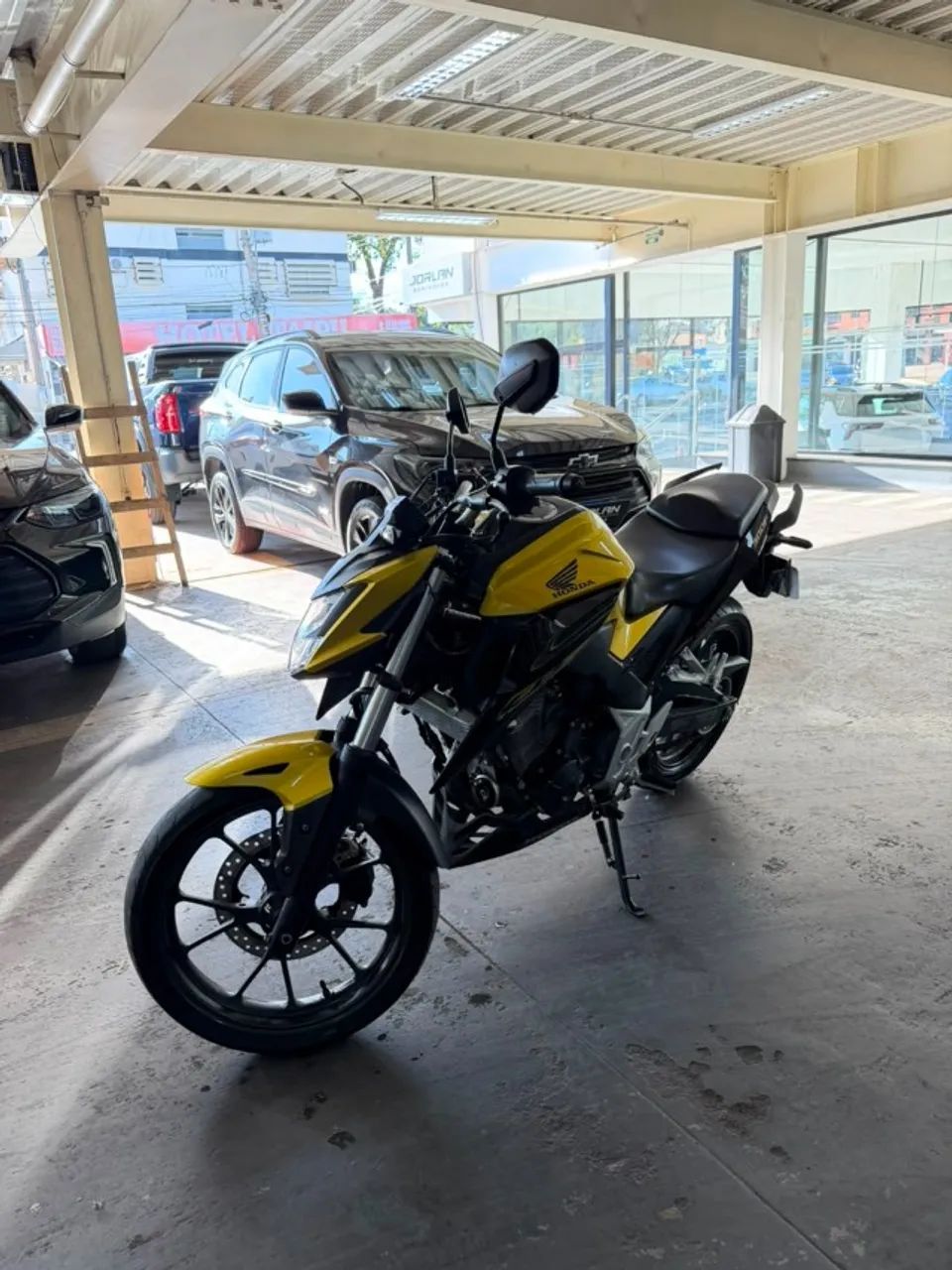 HONDA CB 300F