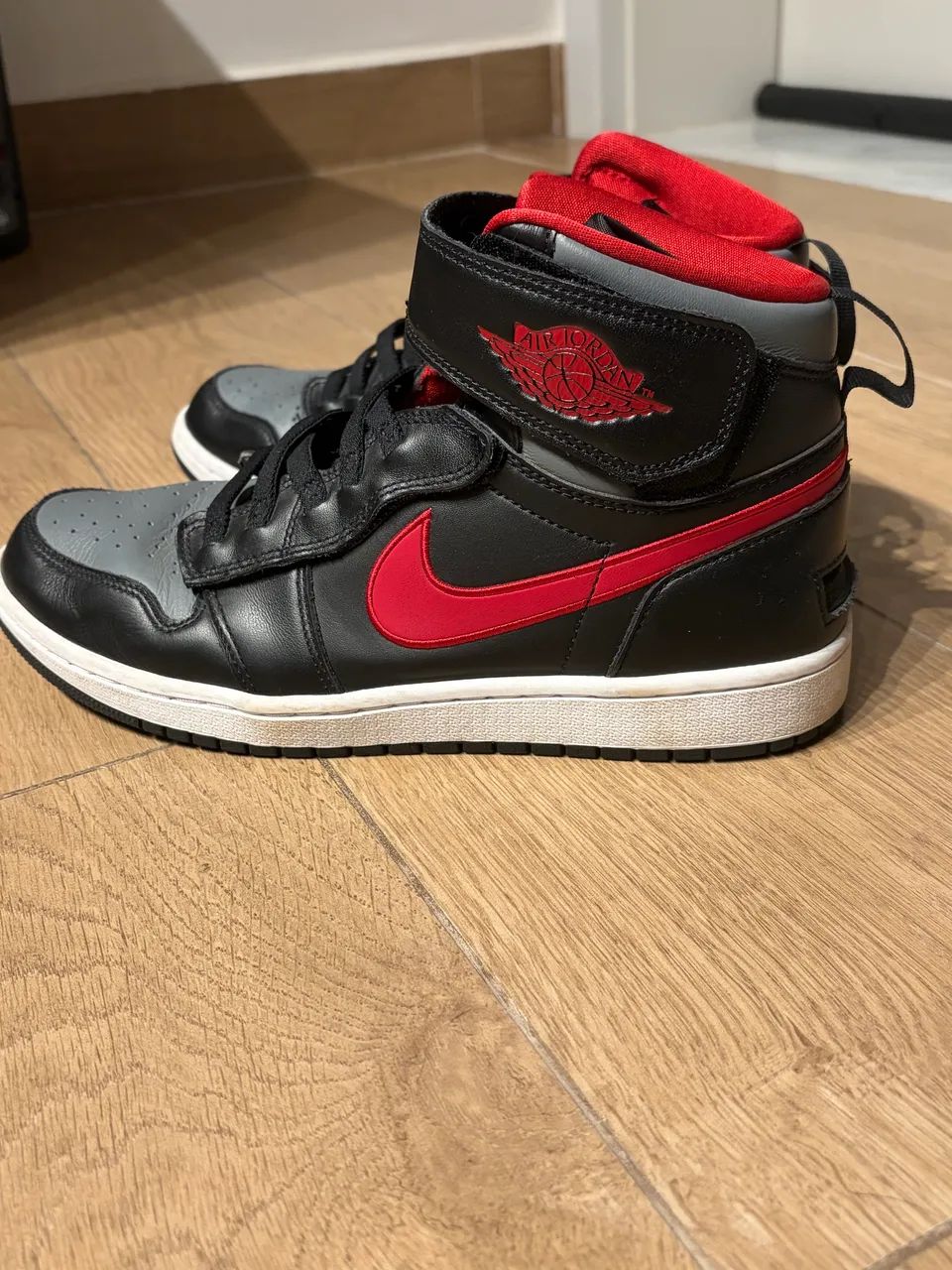 AIR JORDAN vermelho número 40