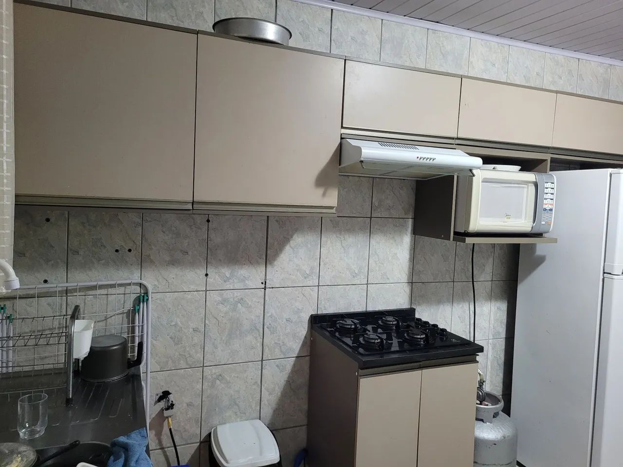 Vende-se Armário modulado e mesa - Foto 2