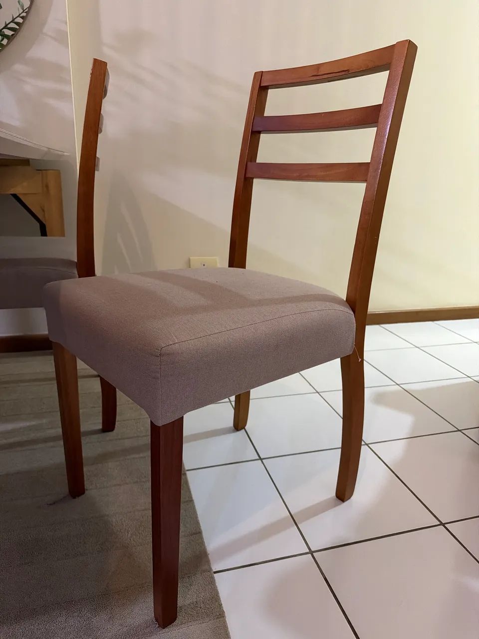Jogo de Mesa com 4 cadeiras (1,60x0,90) - Foto 3