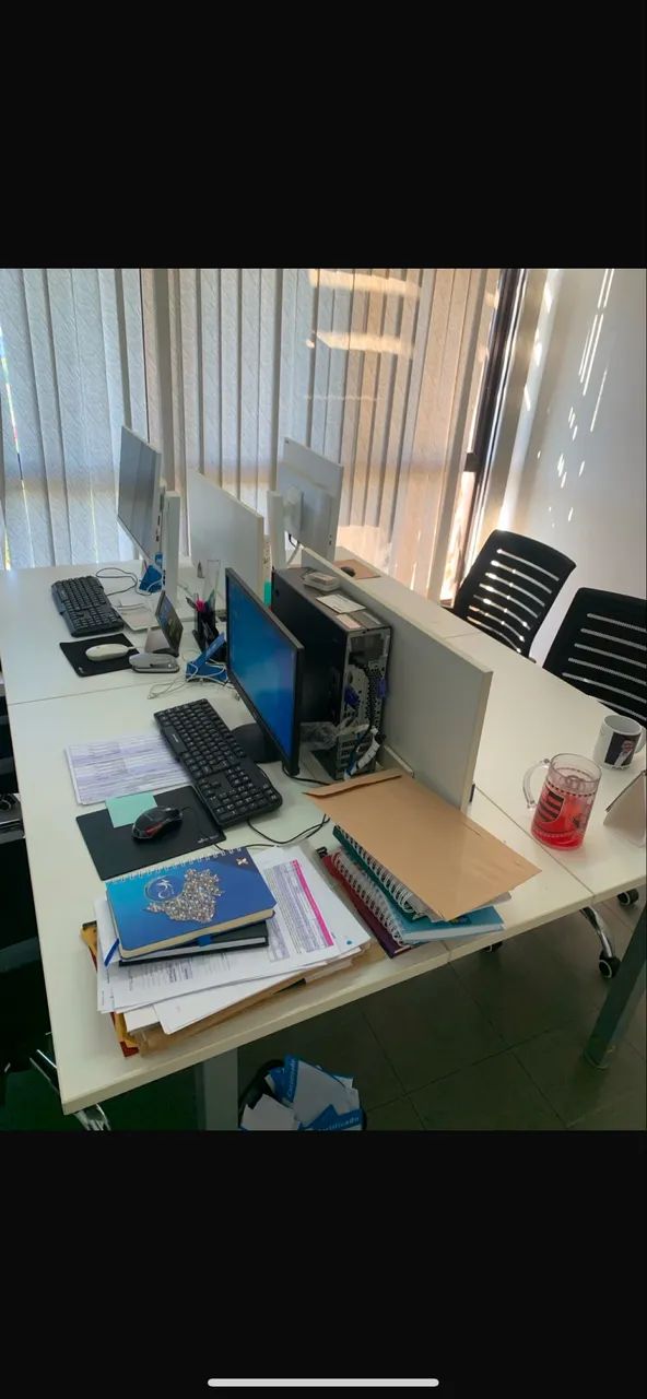 Mesa para Escritório com Divisória - Excelente Estado - Foto 2