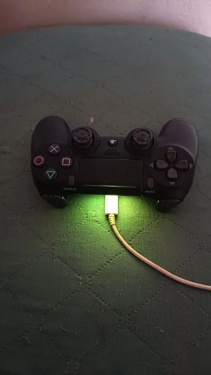 controle PS4 original semi novo tudo funcionando  - Foto 2