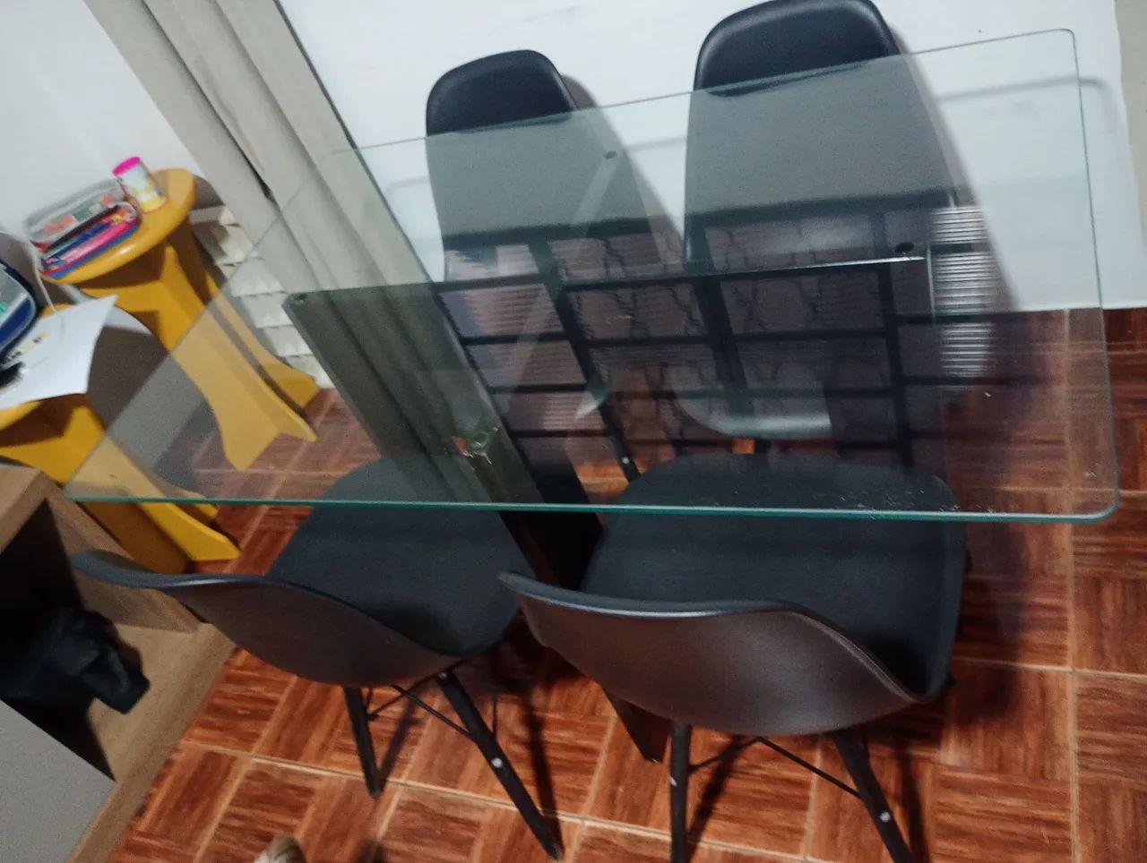 Mesa de vidro com 4 cadeiras  - Foto 4