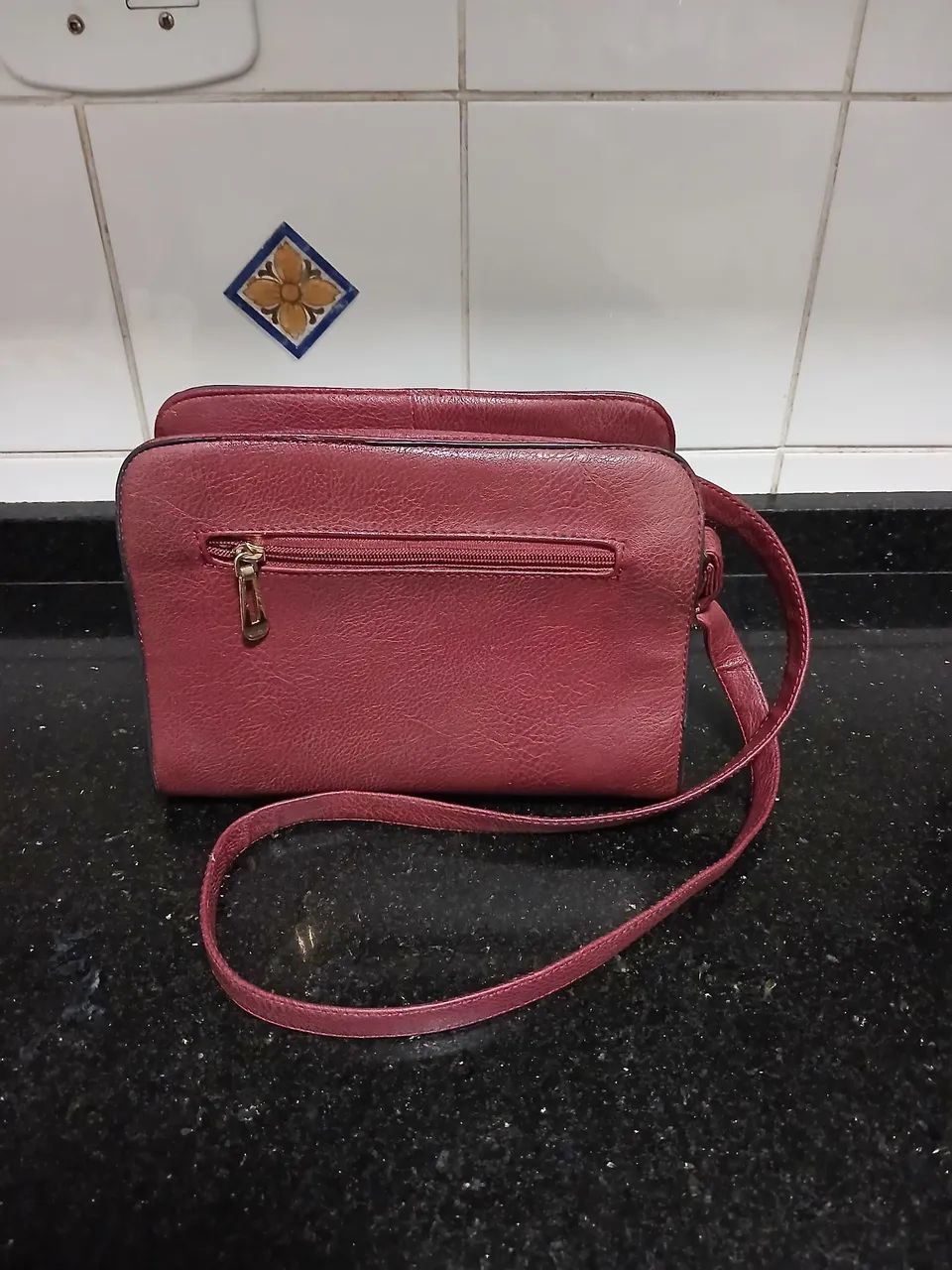Bolsa de couro com detalhes  - Foto 2