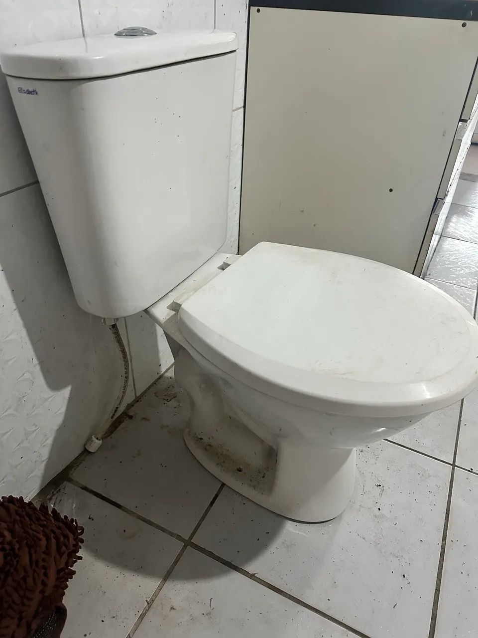 White Close-Coupled Toilet