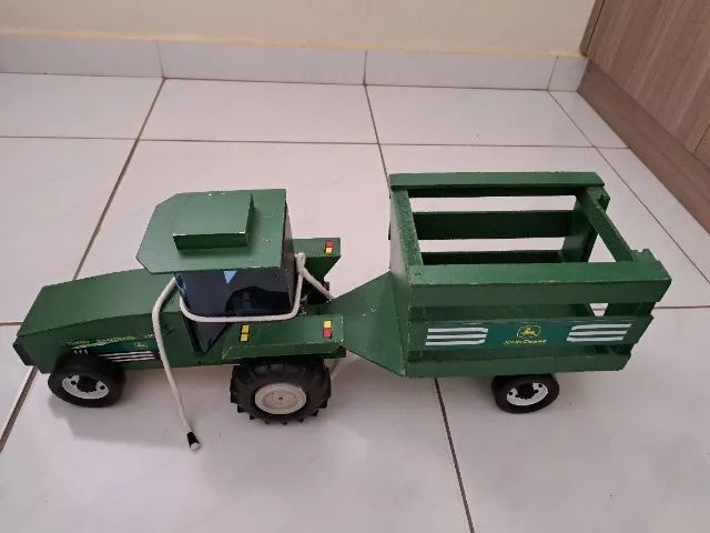 Brinquedo Trator madeira