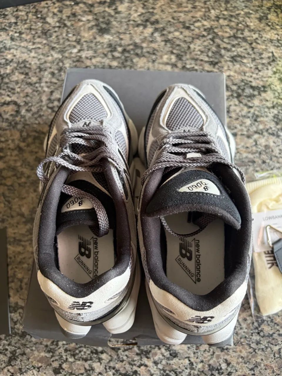 Tênis New balance 9060 cinza  - Foto 2