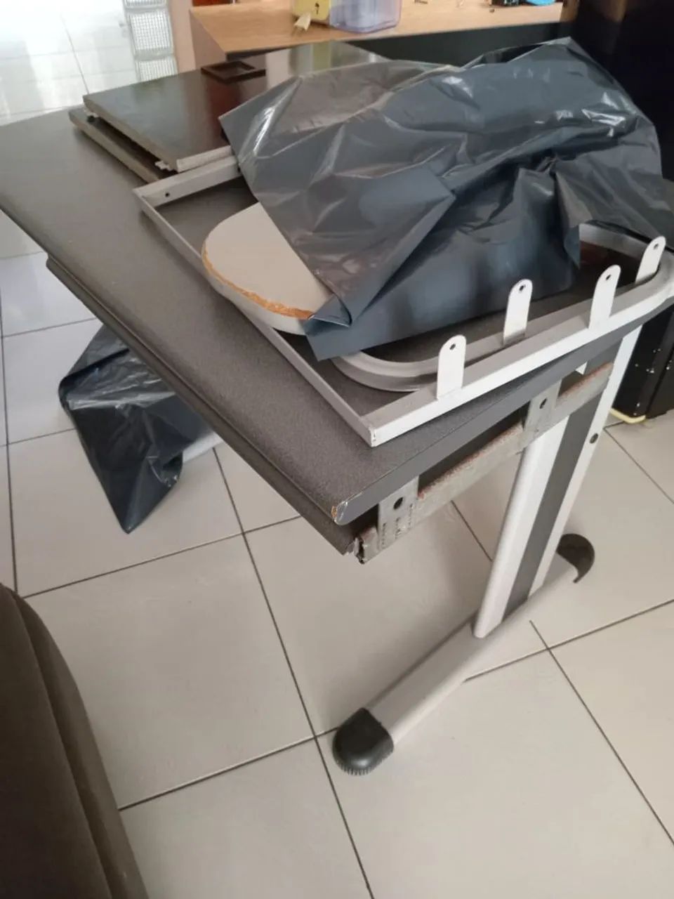 Mesa para computador 431160383651850240