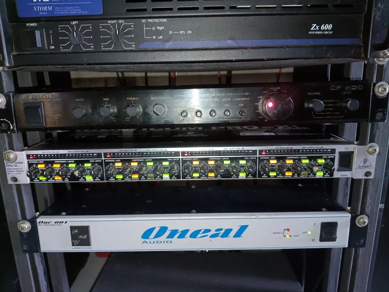 Pré amplificador e crossover 