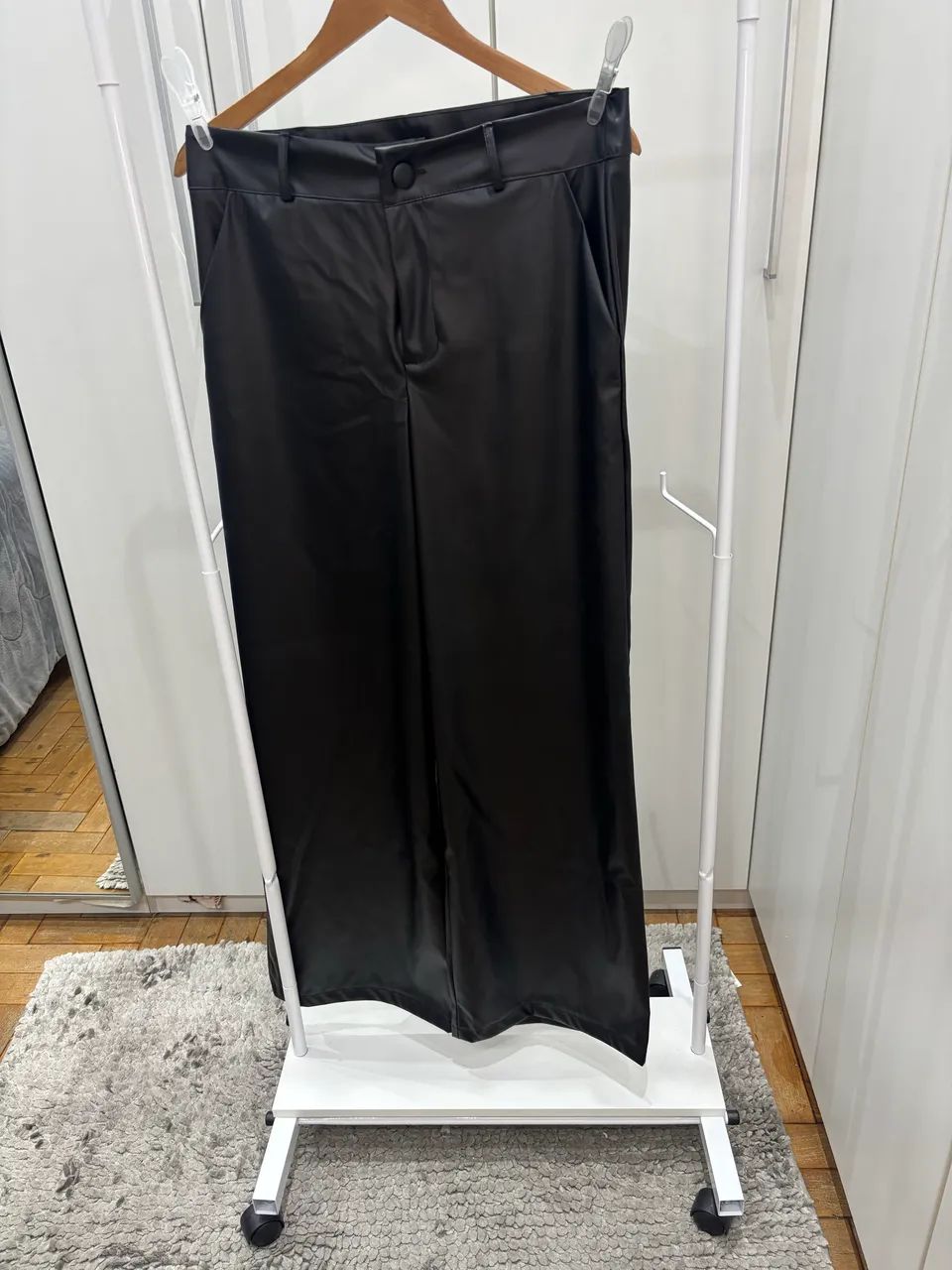 PANTALONA , PRETA, M, PU, 99,00, cintura alta.