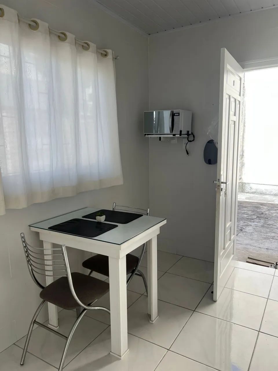 Alugo kitnet mobiliada próximo a beira mar de São José - Foto 5