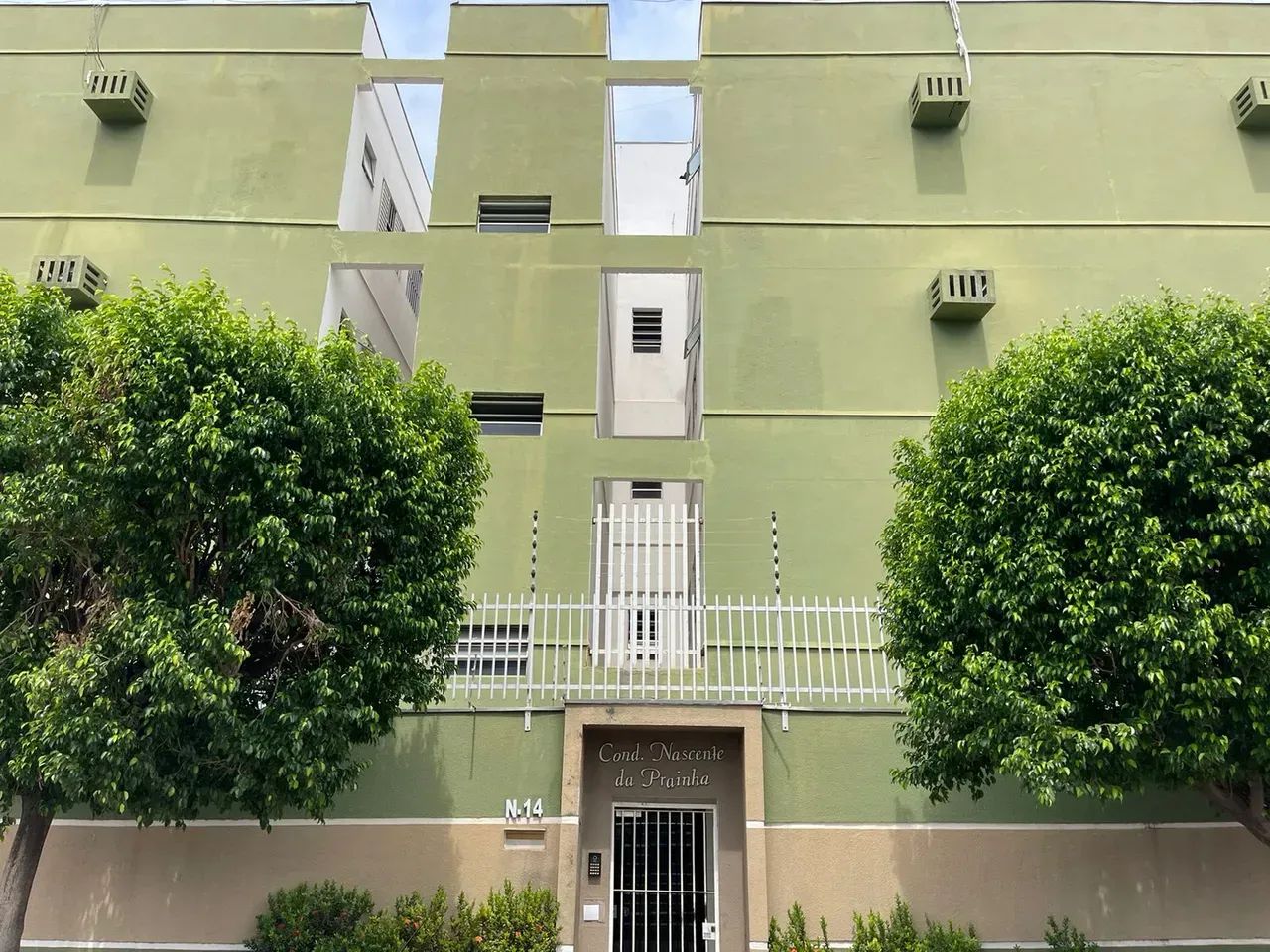 apartamento para alugar com 2 quartos sendo 1 suite e sacada no bairro consil