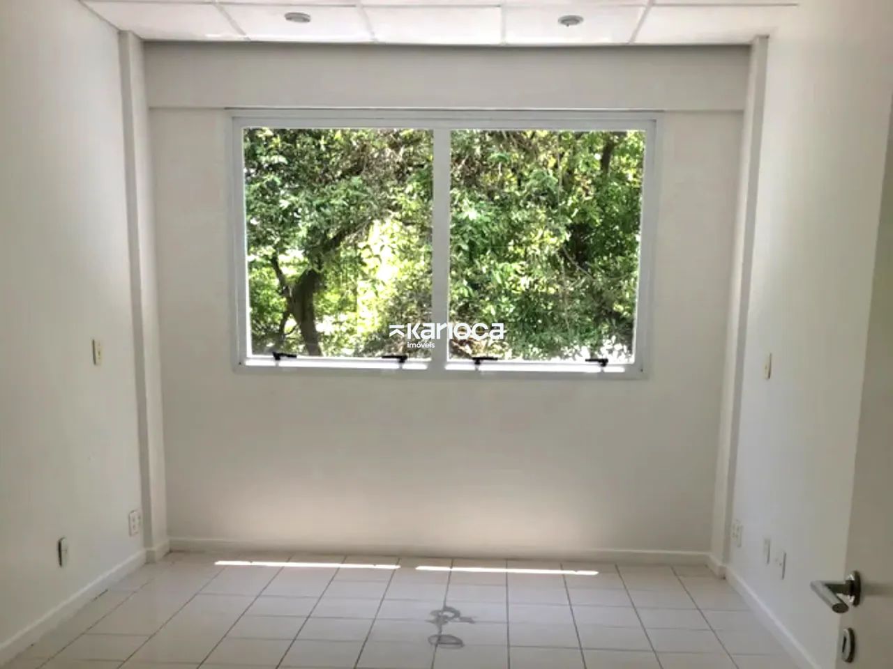 SALA COMERCIAL DE 30M² EM CENTRO EXCLUSIVO PARA AREA DA SAÚDE COM MANOBRISTA PARA OS CLIEN - Foto 3