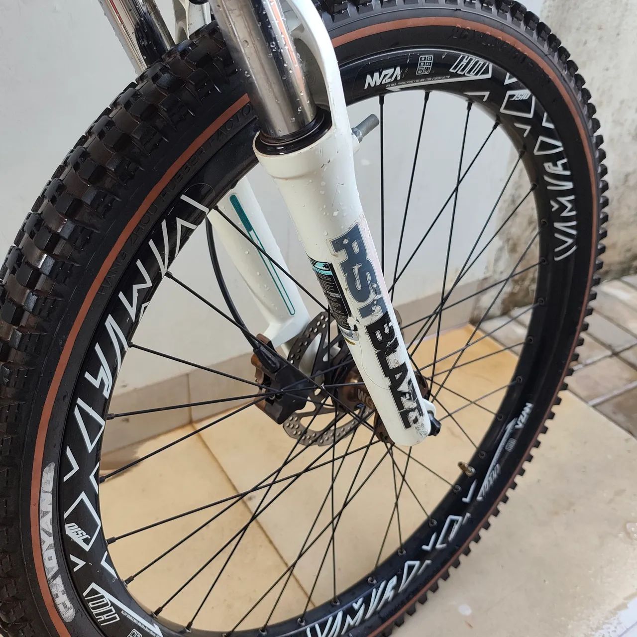 Bicicleta Vikking TUF 25  - Foto 5