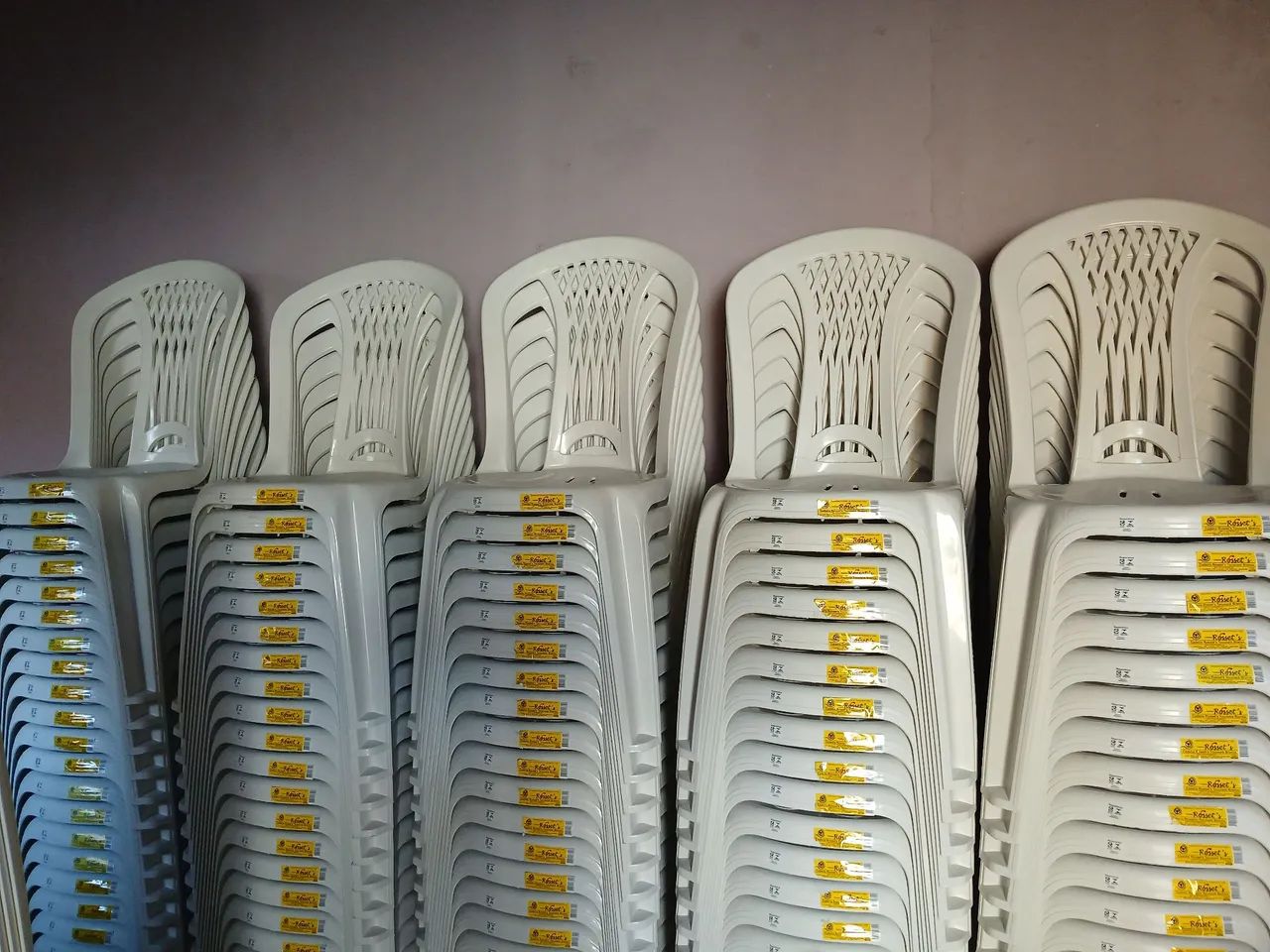 Cadeiras de plástico novas  - Foto 3