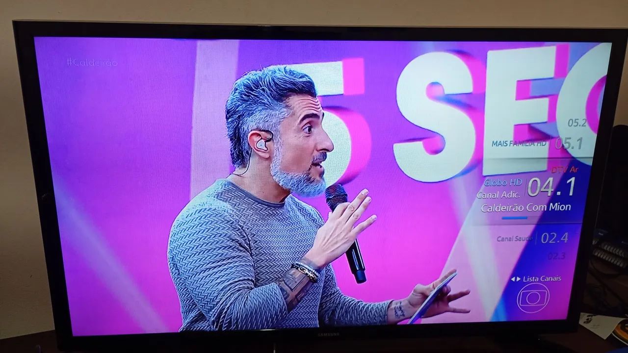 Vendo uma tv Samsung smart 32 polegadas nova  - Foto 3