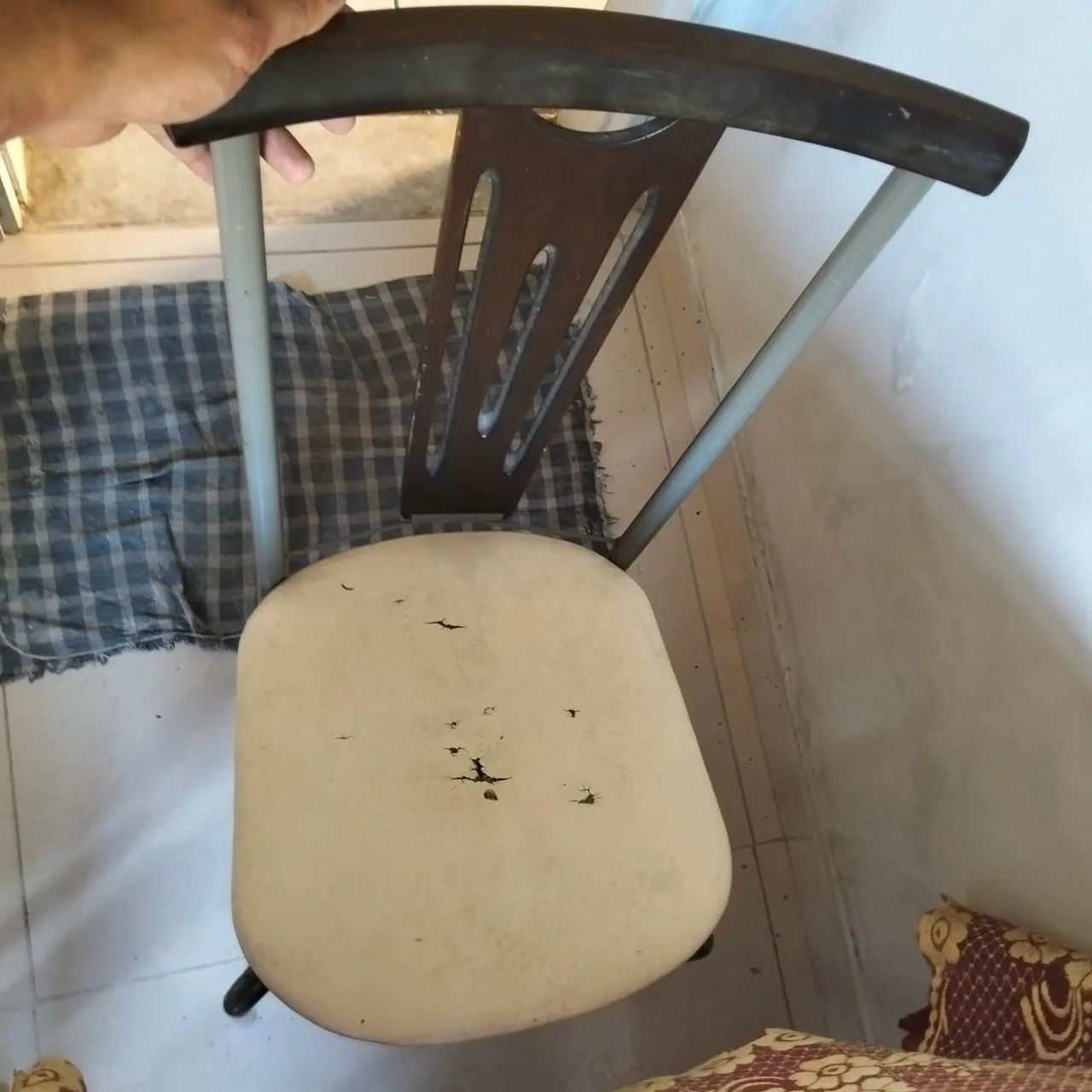 Mesa com o vidro+cadeiras - Foto 2