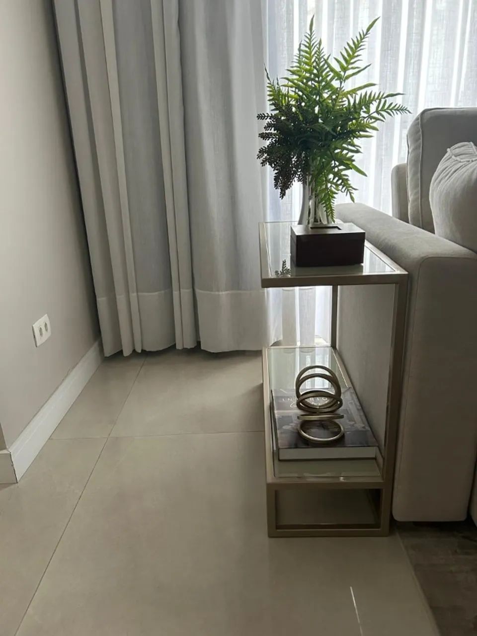 Moderna mesa lateral em estado de nova - Foto 3