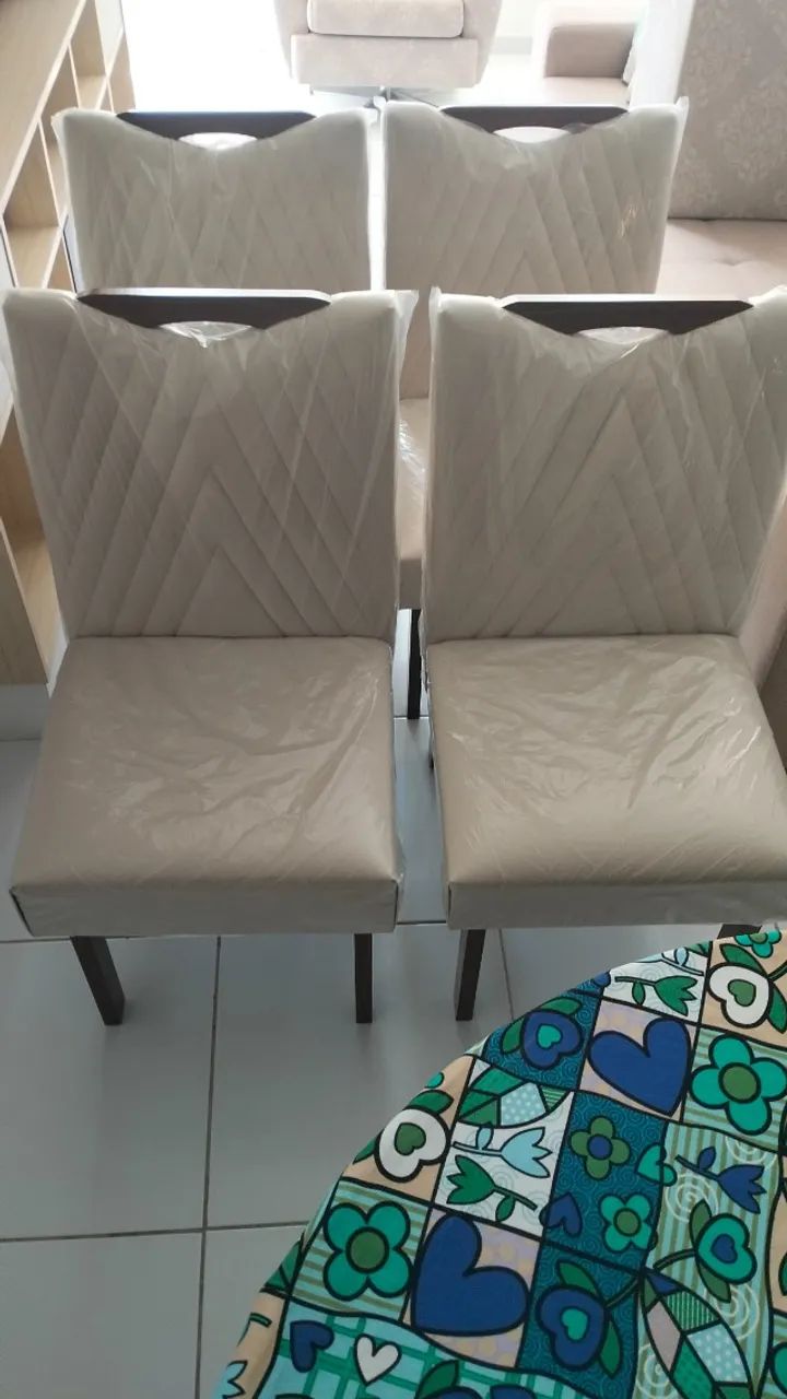 Conjunto de cadeiras de jantar