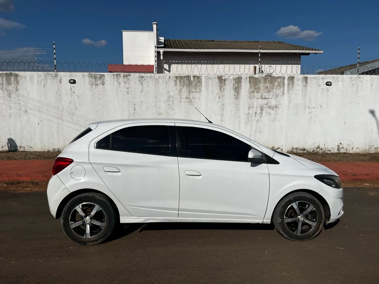 Chevrolet Onix Hatch LTZ 1.4 8V Flex Mec. 4P 2019 - Foto 2