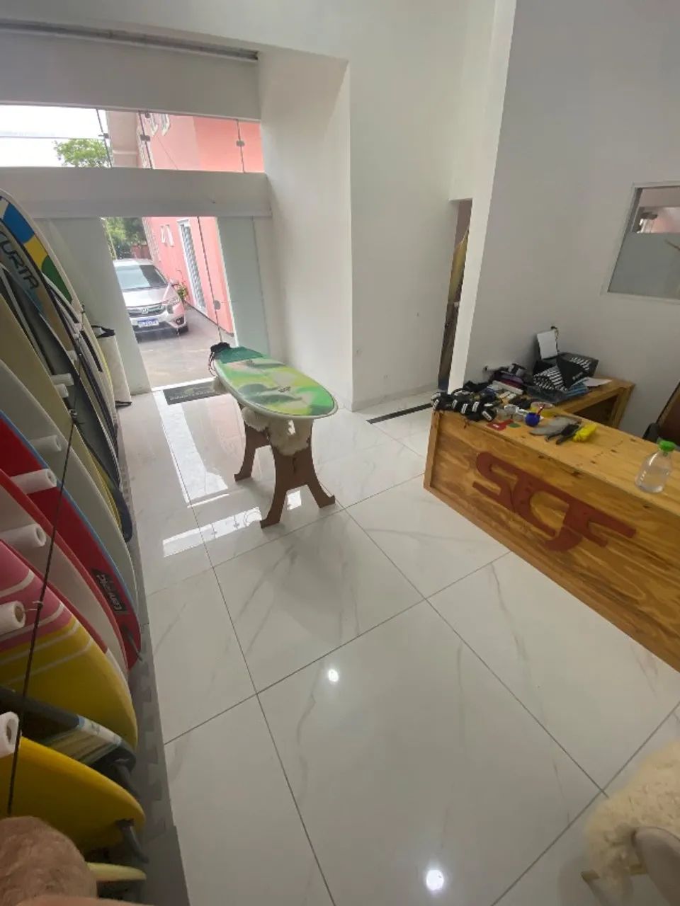 prancha azul e vermelha