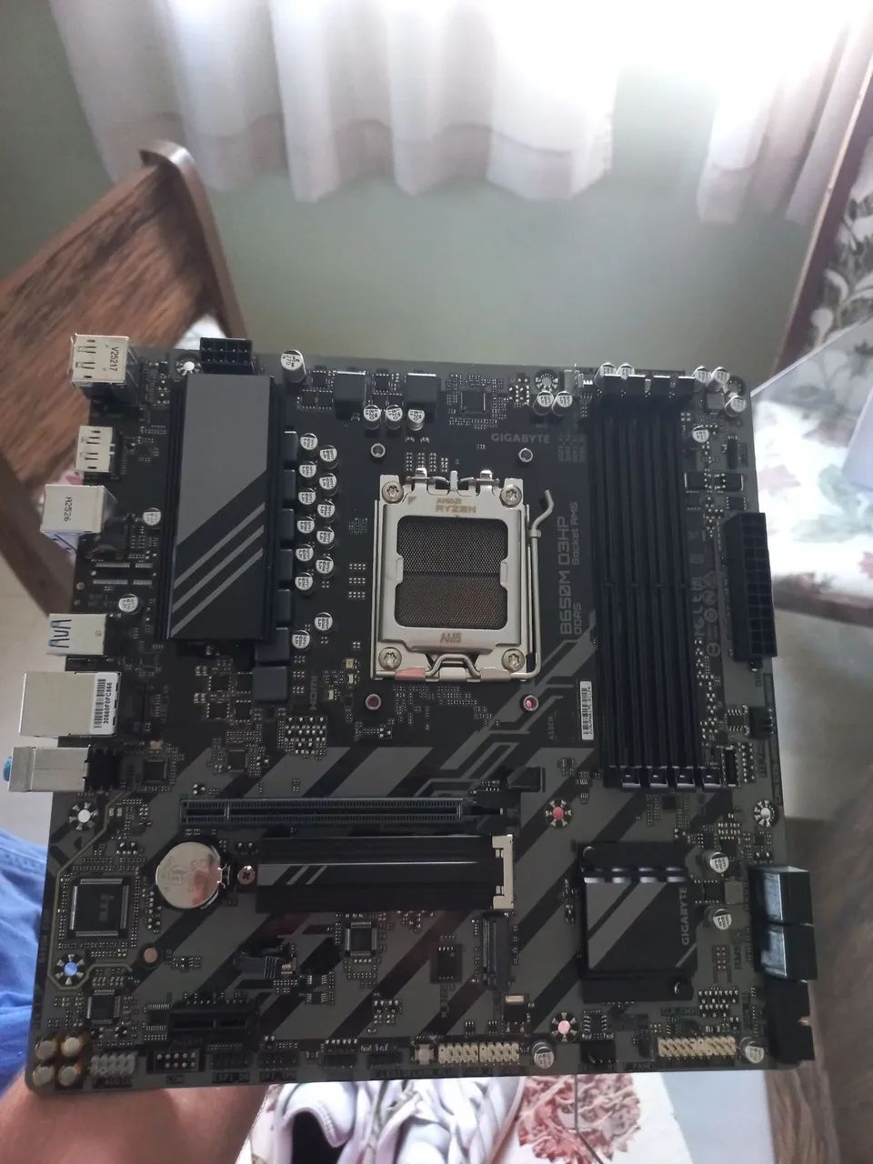 Placa-Mãe Gigabyte B650M - Foto 3