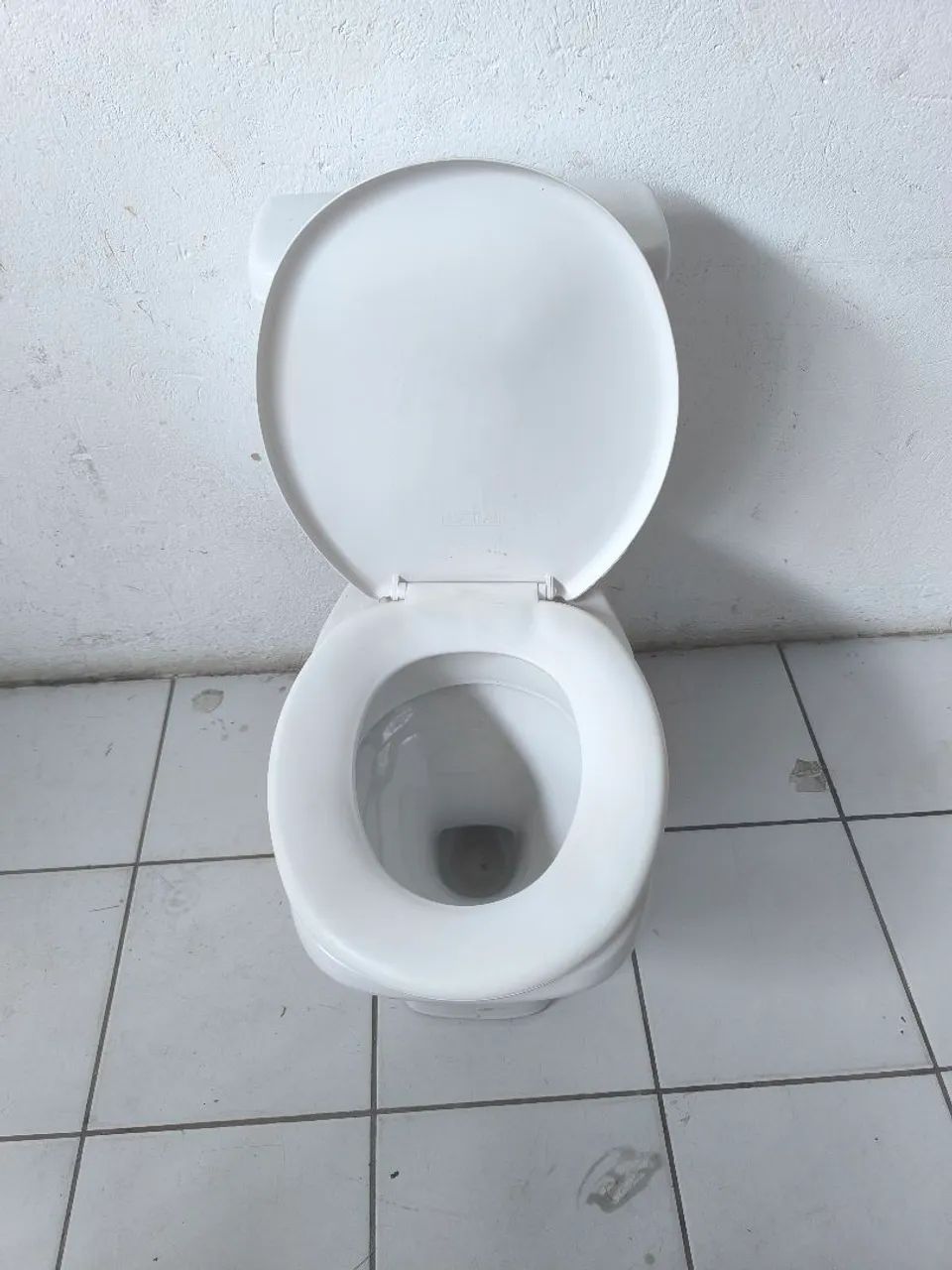 Vendo Vaso sanitário com caixa acoplada. - Foto 2