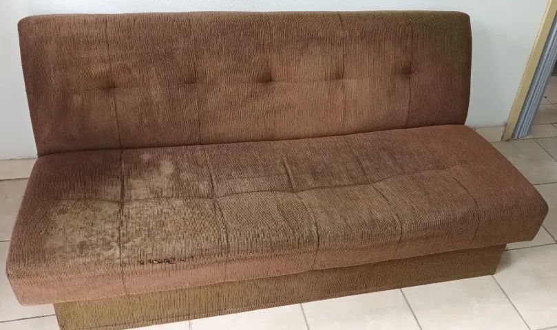 Sofá-Cama de 3 Lugares. Cor Marrom. - Foto 2