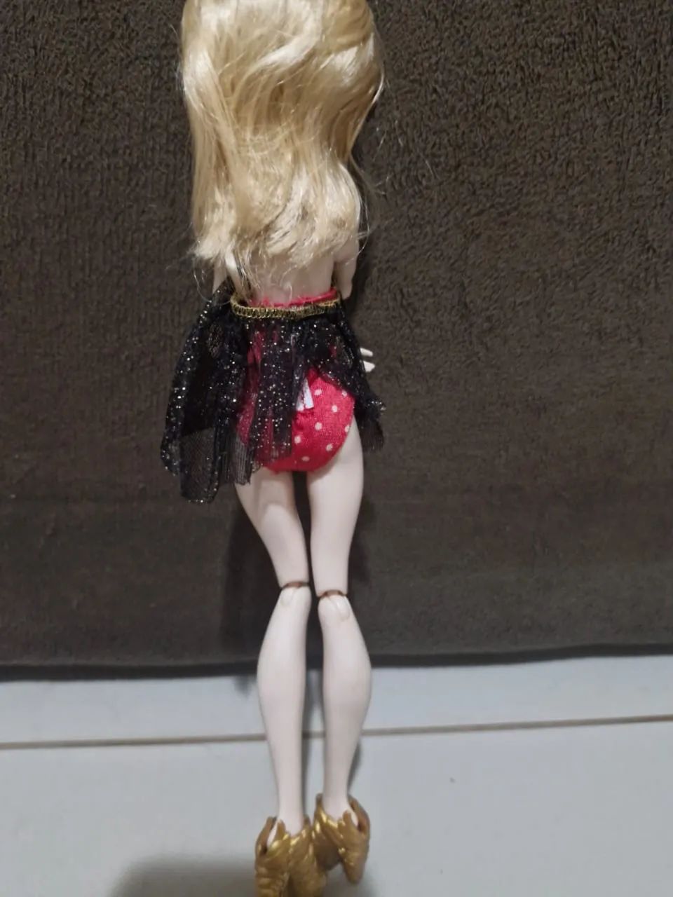 Boneca  Ever After High Praia Apple White - Foto 4