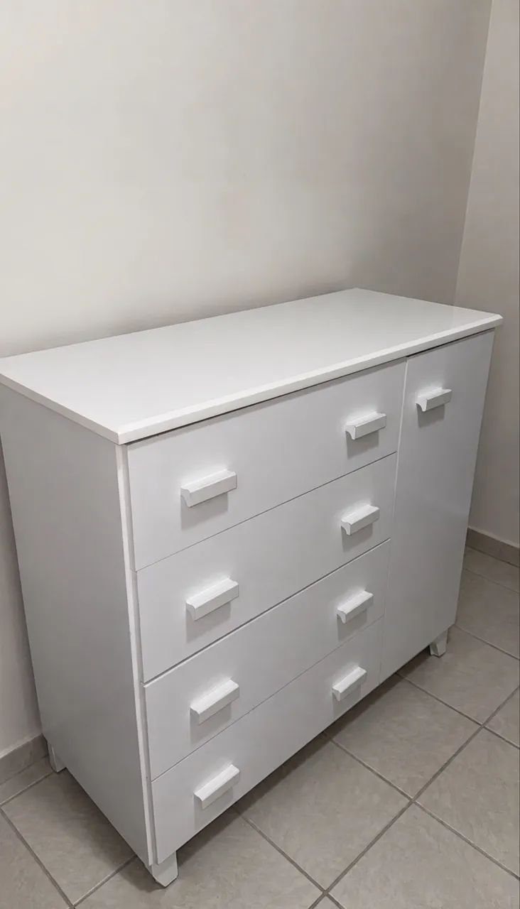 Cômoda em estado de nova 