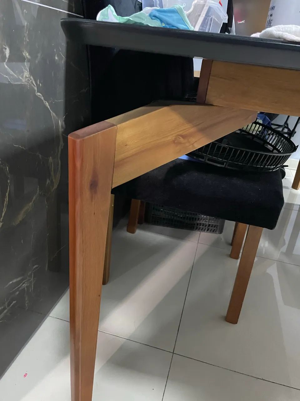 Mesa + 6 cadeiras - tampo de vidro e pés Madeira maciça - Foto 5