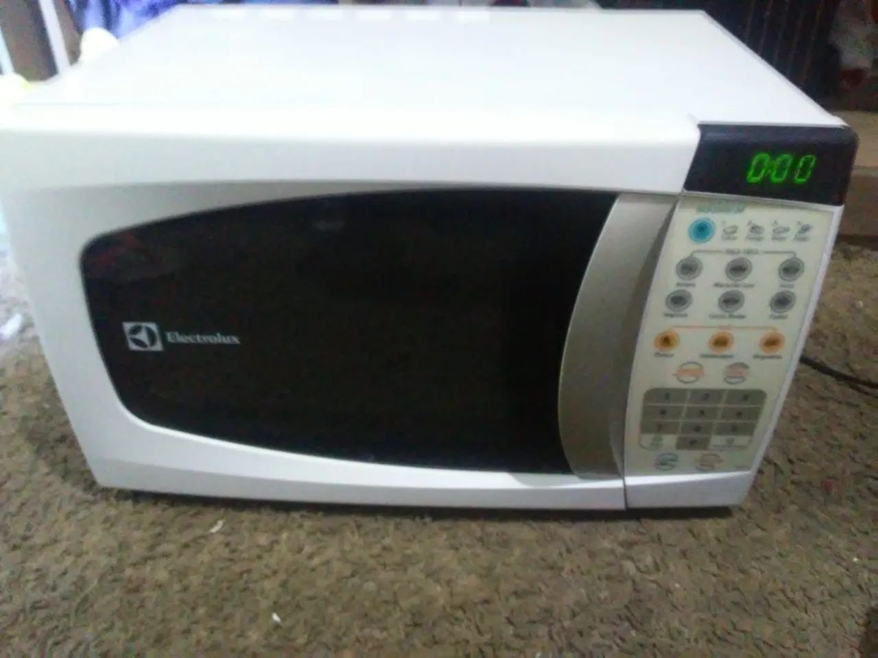 Micro-ondas electrolux 18 litros funcionando normal 