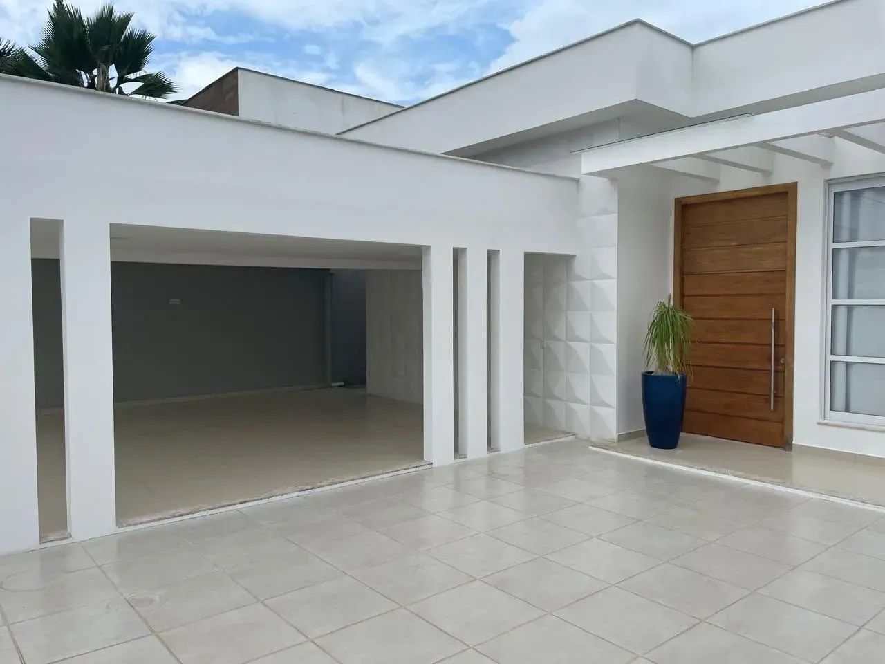 CASA MOBILIADA EM CONDOMÍNIO