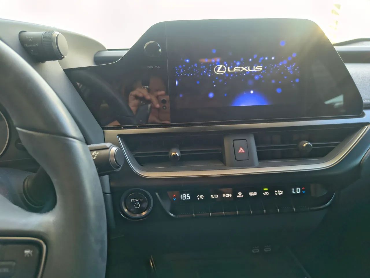 Lexus UX-250h Dynamic 2.0 16V Aut.(hybrid), foto 12 de 16