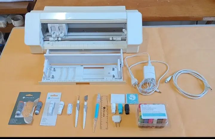 Silhouette Cameo 4 Branca Semi Nova | Estado de Nova | 220V + Acessórios | Oportunidade!